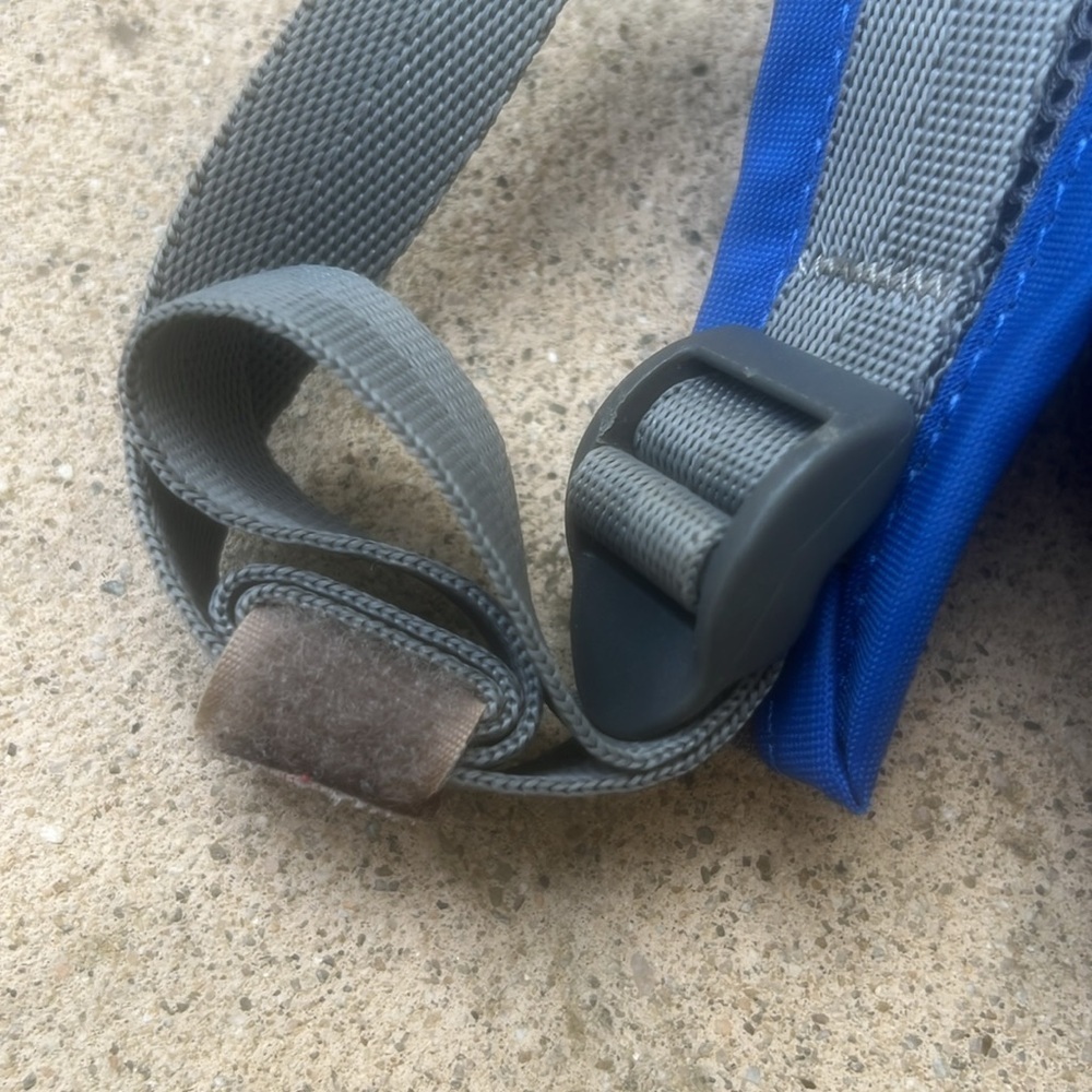 Camelback Rogue Blue/Grey Hydration BackPack 2.5L 85oz - Picture 9 of 9